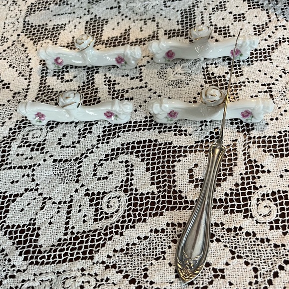 4 Vintage Rose China Knife Rests - Picture 2 of 4